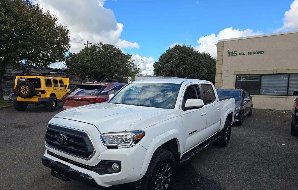 2023 TOYOTA TACOMA SR5 CREW CAB MEDIUM BED - 1