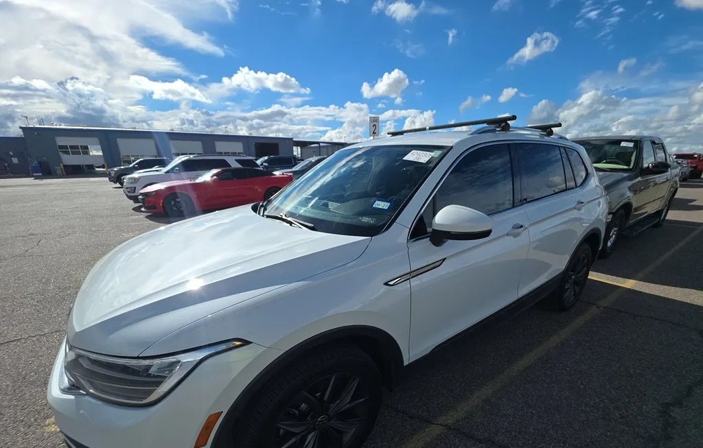 2023 VOLKSWAGEN TIGUAN SE - 1