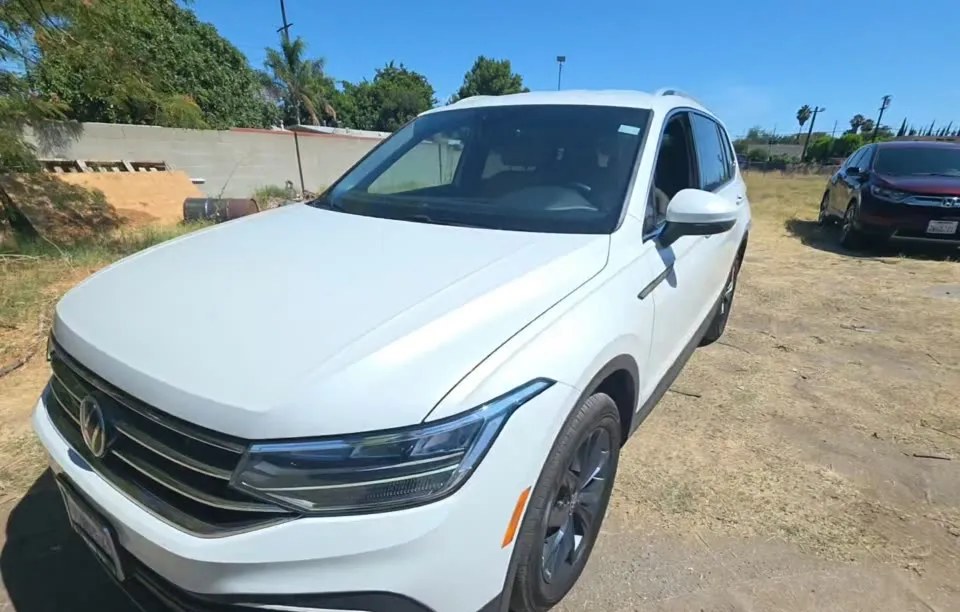 2023 VOLKSWAGEN TIGUAN SE - 1