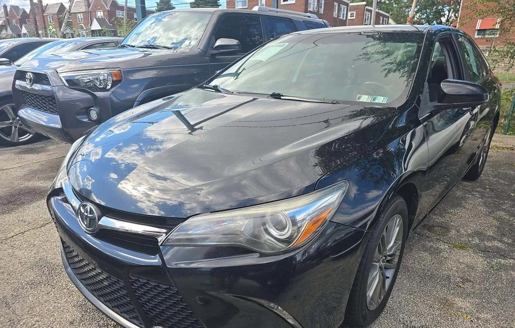 2017 TOYOTA CAMRY SE - 1