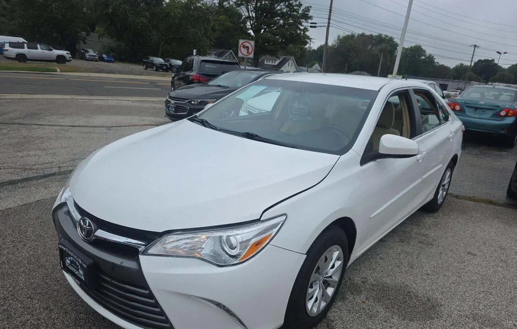 2017 TOYOTA CAMRY LE - 1