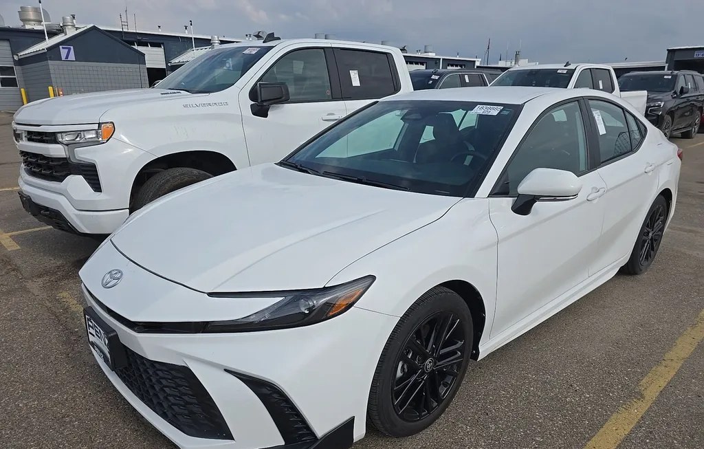 2025 TOYOTA CAMRY SE - 1