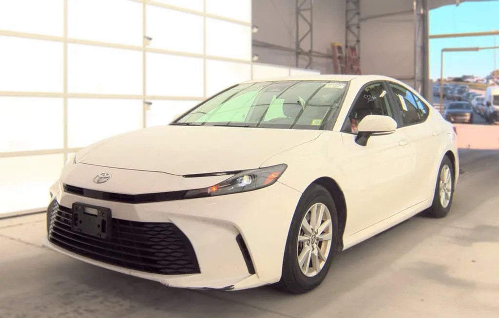 2025 TOYOTA CAMRY LE - 1
