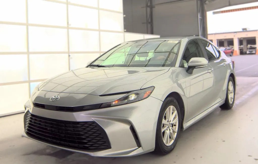2025 TOYOTA CAMRY LE - 1