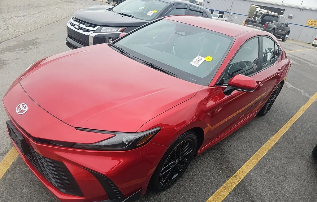 2025 TOYOTA CAMRY SE - 1