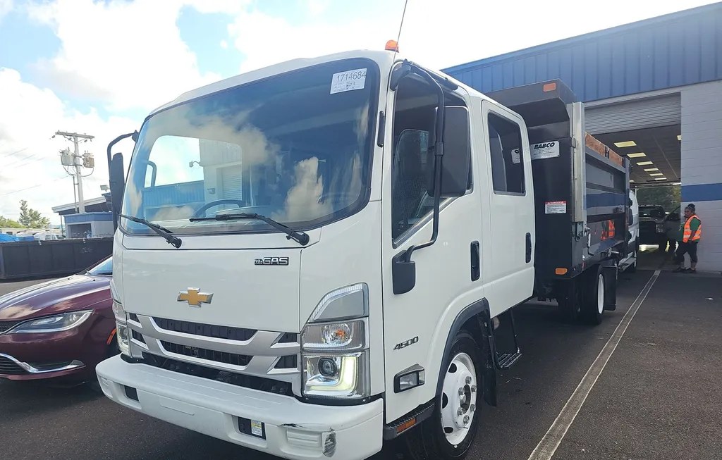 2024 CHEVROLET 4500 BASE LOW CAB CREW - 1