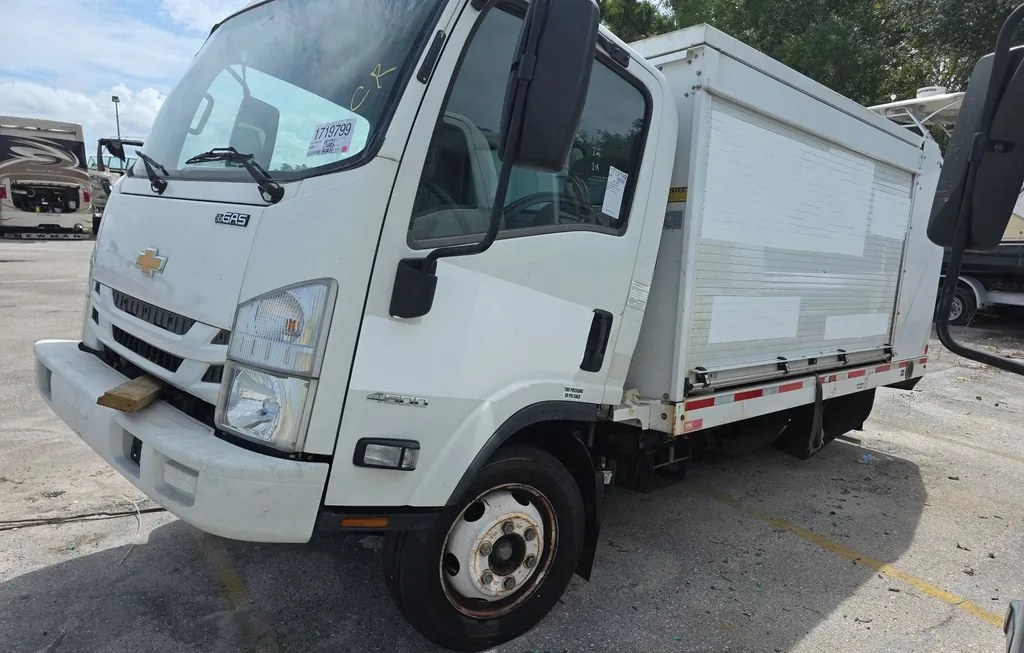 2019 CHEVROLET 4500 BASE LOW TILT - 1