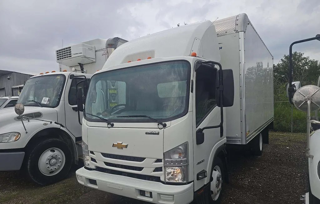 2022 CHEVROLET 4500 BASE LOW TILT - 1
