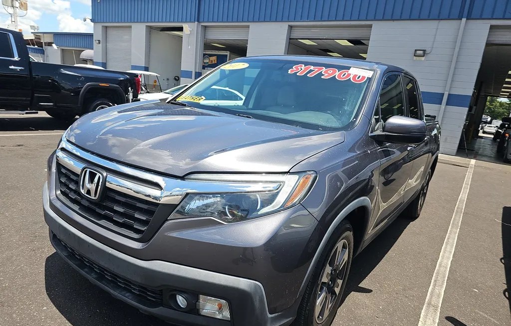 2017 HONDA RIDGELINE RTL-T CREW CAB MEDIUM BED - 1