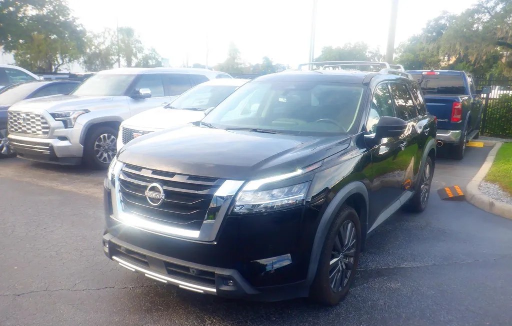2022 NISSAN PATHFINDER SL - 1