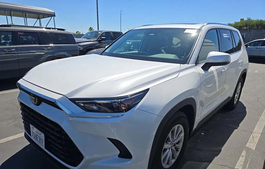 2025 TOYOTA GRAND HIGHLANDER XLE - 1