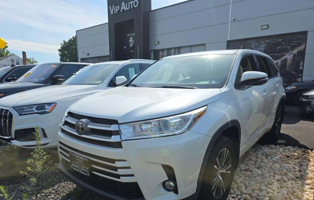 2018 TOYOTA HIGHLANDER LE PLUS - 1