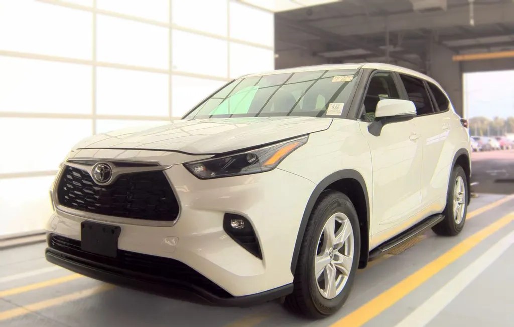 2023 TOYOTA HIGHLANDER LE - 1