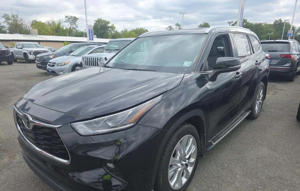 2023 TOYOTA HIGHLANDER LIMITED - 1