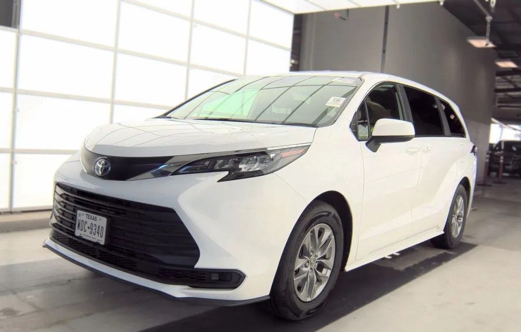 2025 TOYOTA SIENNA LE 8-PASSENGER 120.5" WB - 1