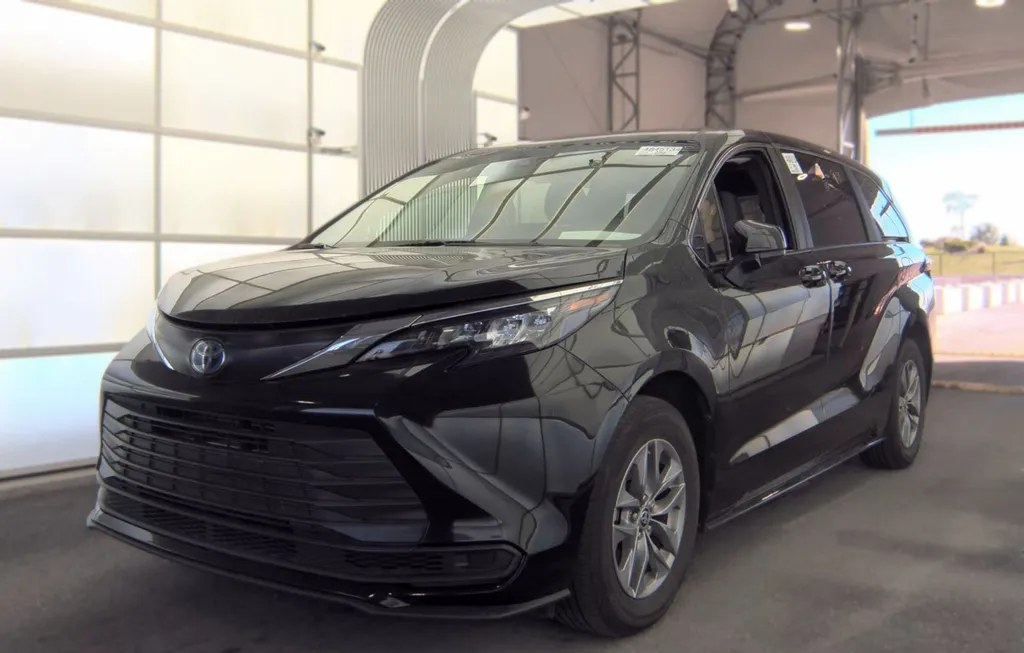 2025 TOYOTA SIENNA LE 8-PASSENGER 120.5" WB - 1