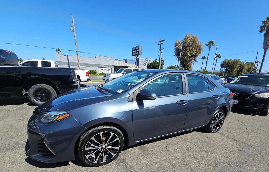 2017 TOYOTA COROLLA SE SEDAN - 1
