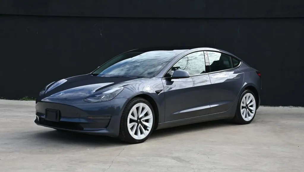 2023 TESLA MODEL 3 STANDARD RANGE - 1