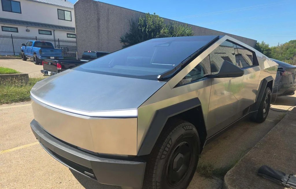 2026 TESLA CYBERTRUCK PREMIUM CREW CAB MEDIUM BED - 1