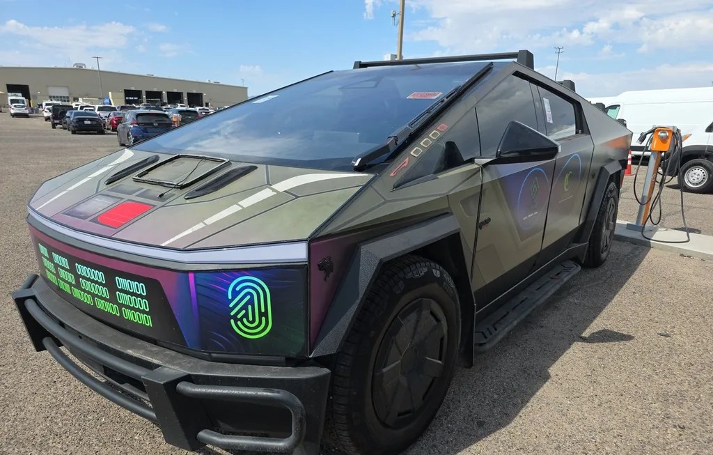 2024 TESLA CYBERTRUCK CYBERBEAST CREW CAB MEDIUM BED - 1