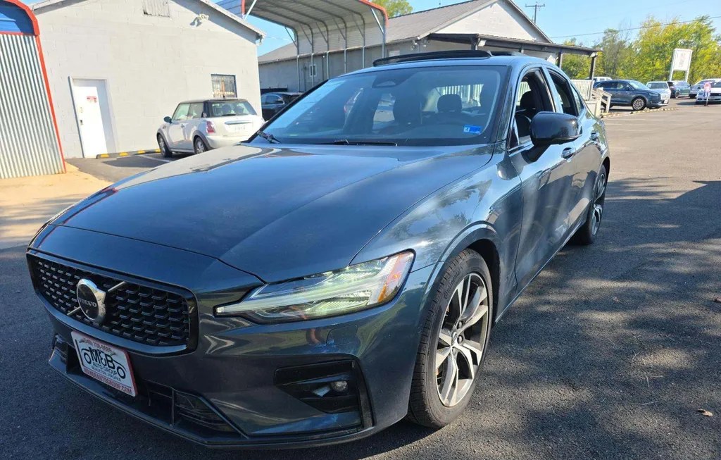 2023 VOLVO S60 B5 PLUS DARK - 1