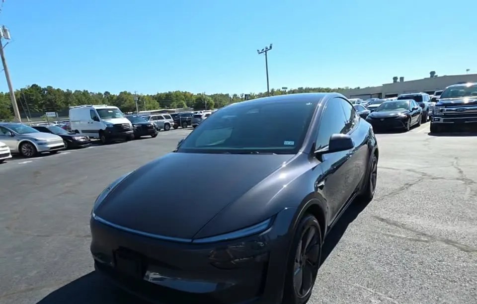 2026 TESLA MODEL Y STANDARD - 1