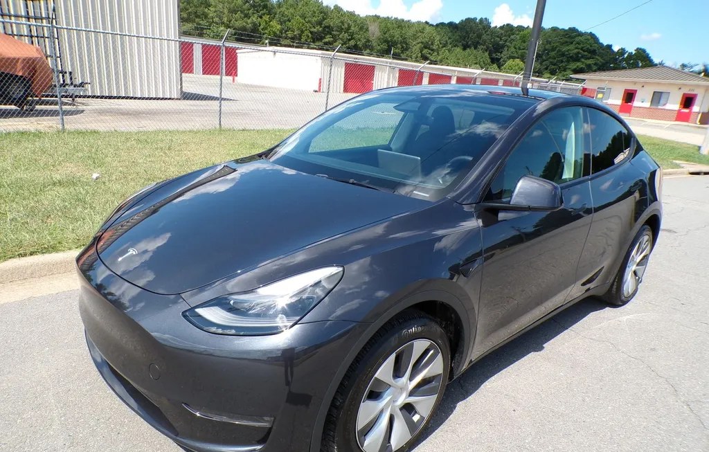 2024 TESLA MODEL Y LONG RANGE - 1