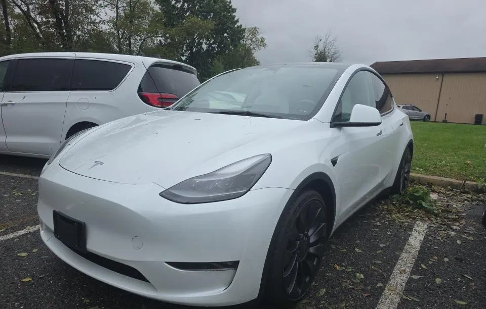 2023 TESLA MODEL Y PERFORMANCE - 1