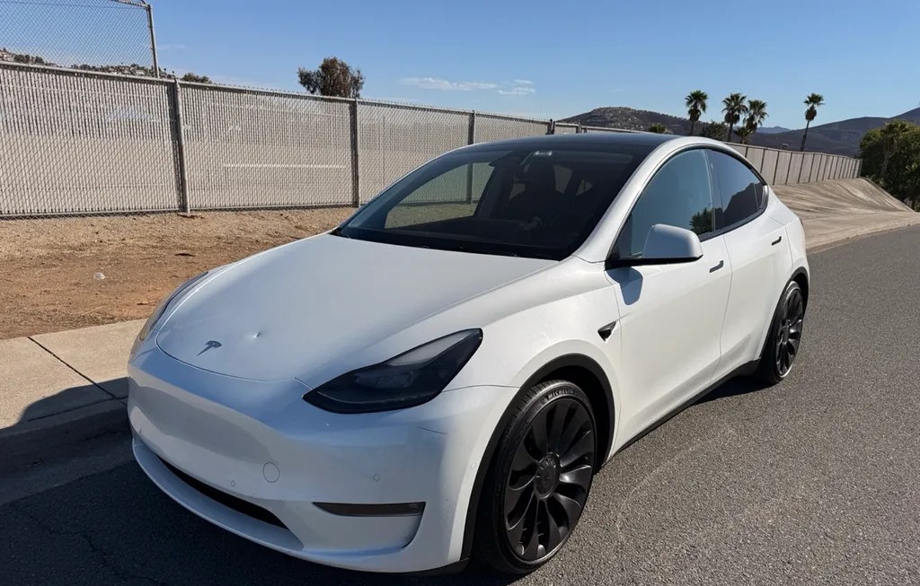 2022 TESLA MODEL Y PERFORMANCE - 1