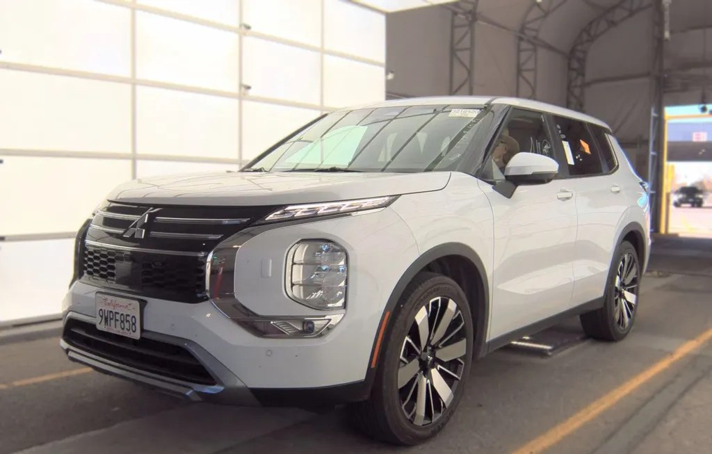 2025 MITSUBISHI OUTLANDER SE - 1