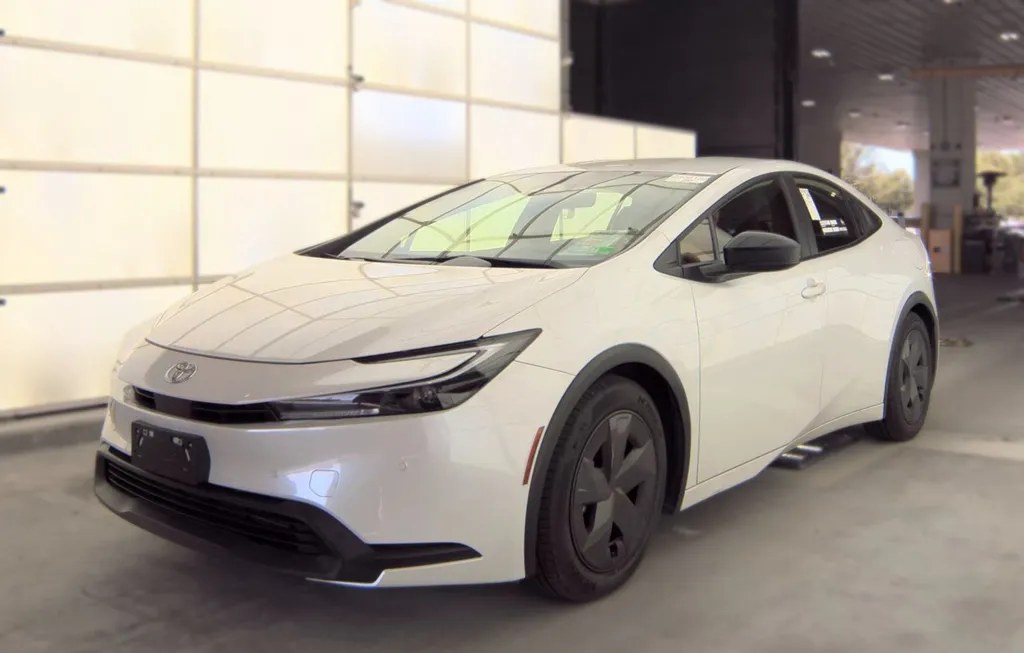2025 TOYOTA PRIUS LE - 1