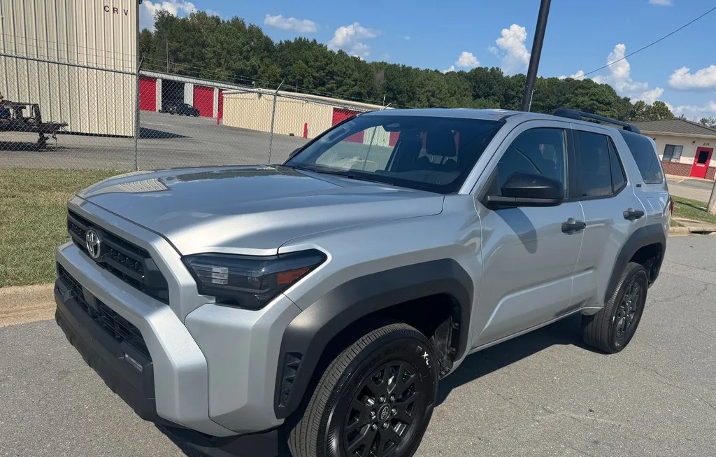 2025 TOYOTA 4RUNNER SR5 - 1