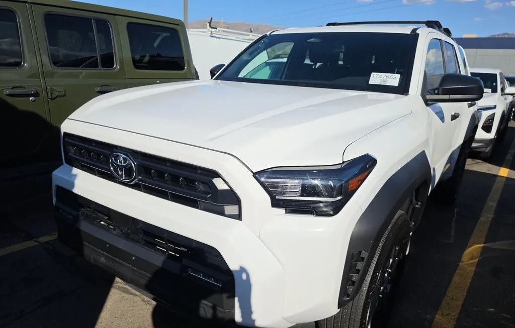 2025 TOYOTA 4RUNNER SR5 - 1