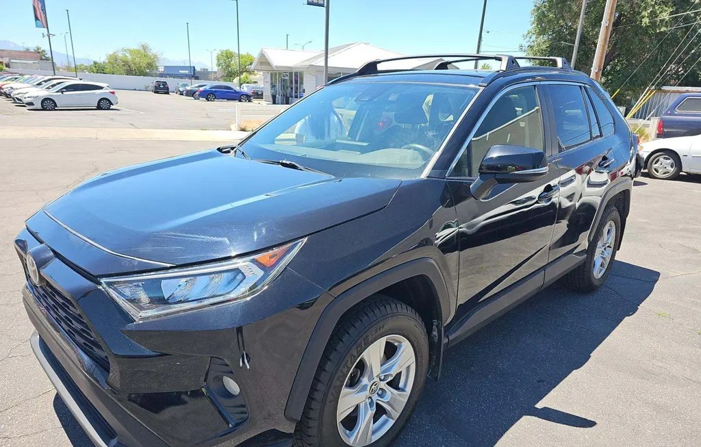 2019 TOYOTA RAV4 XLE - 1