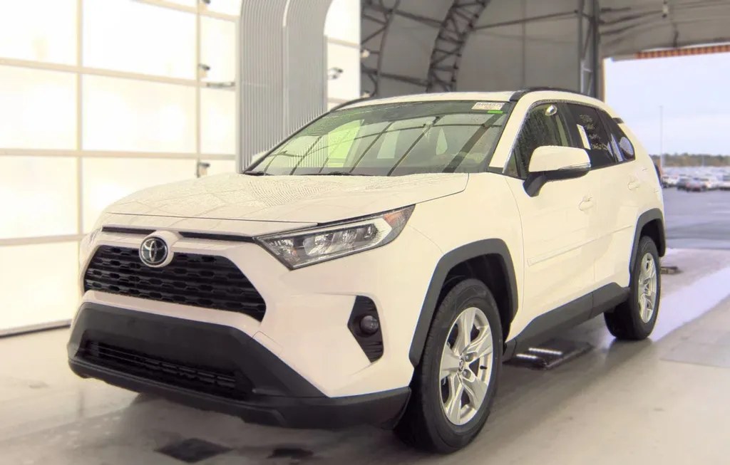 2021 TOYOTA RAV4 XLE - 1