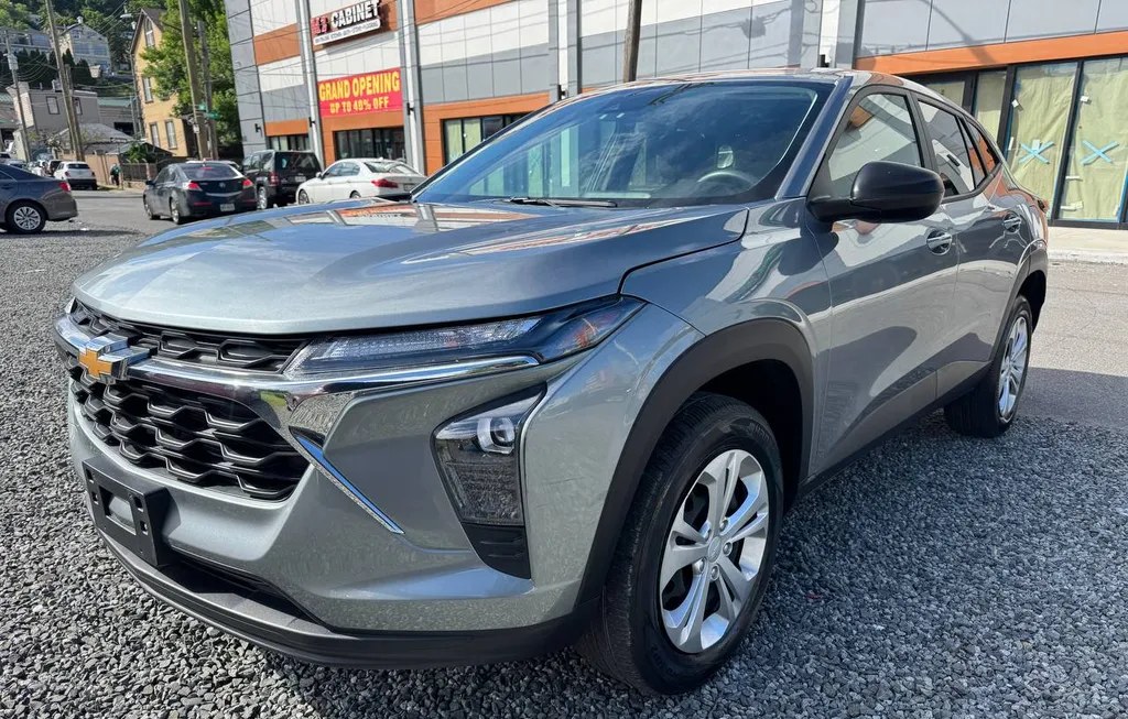 2024 CHEVROLET TRAX LS - 1
