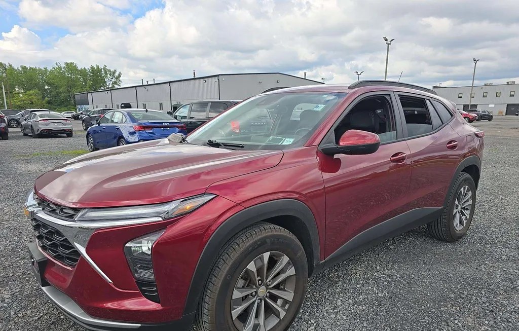 2024 CHEVROLET TRAX LT - 1