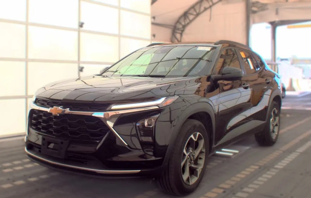 2025 CHEVROLET TRAX LT - 1
