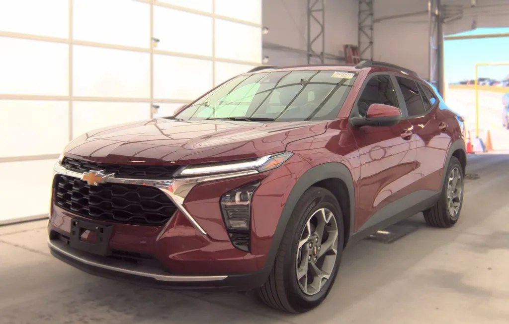 2025 CHEVROLET TRAX LT - 1