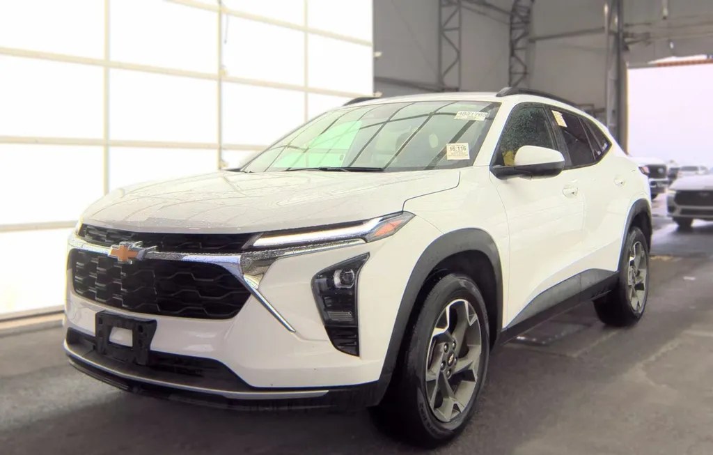 2025 CHEVROLET TRAX LT - 1