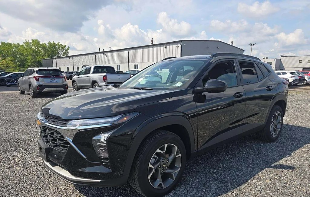 2025 CHEVROLET TRAX LT - 1