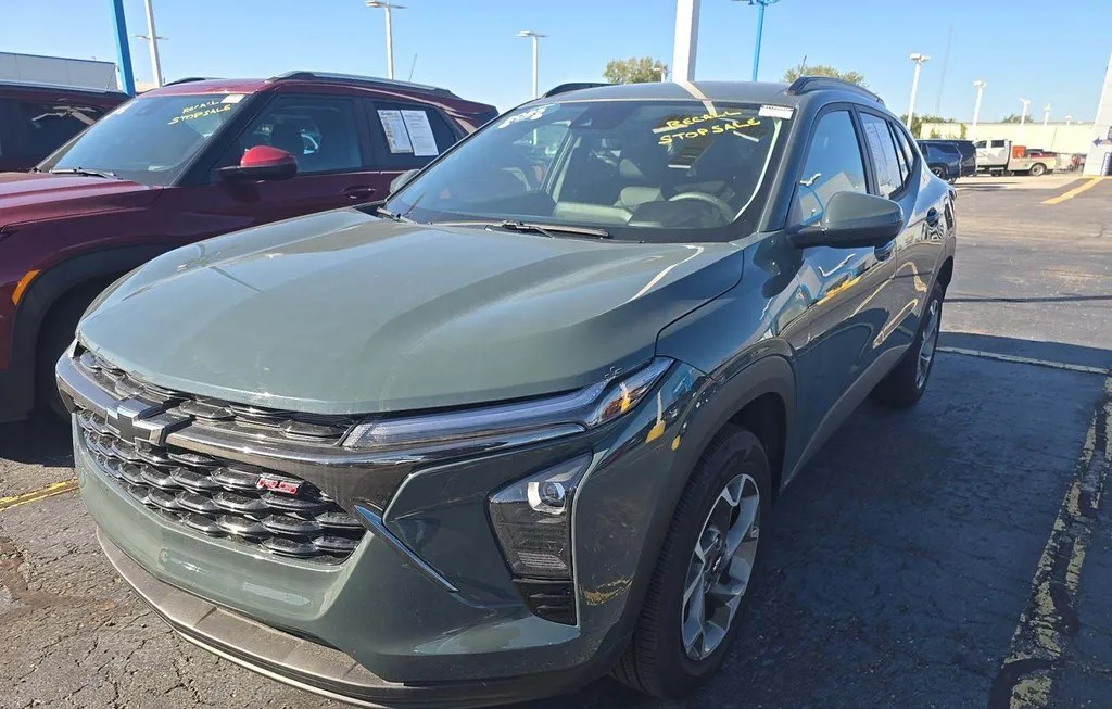 2025 CHEVROLET TRAX LT - 1