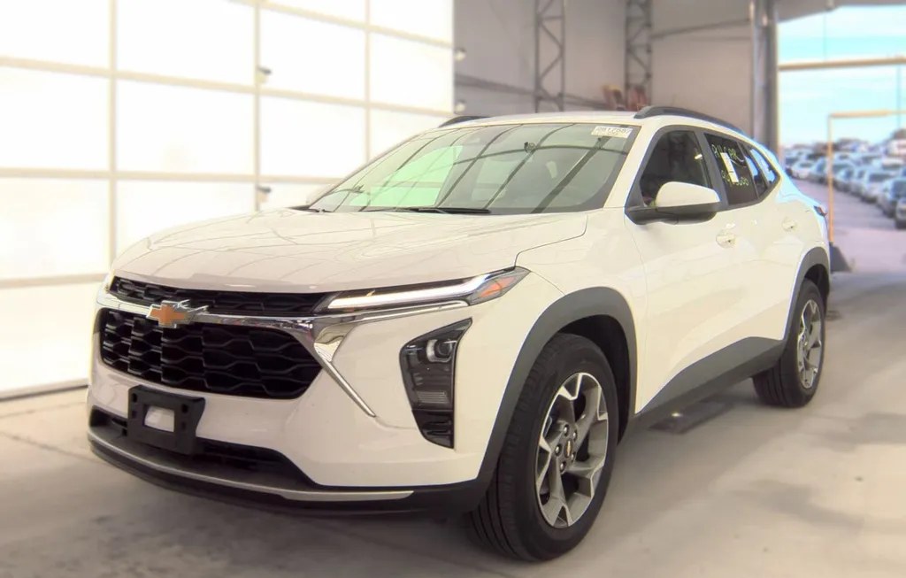 2025 CHEVROLET TRAX LT - 1