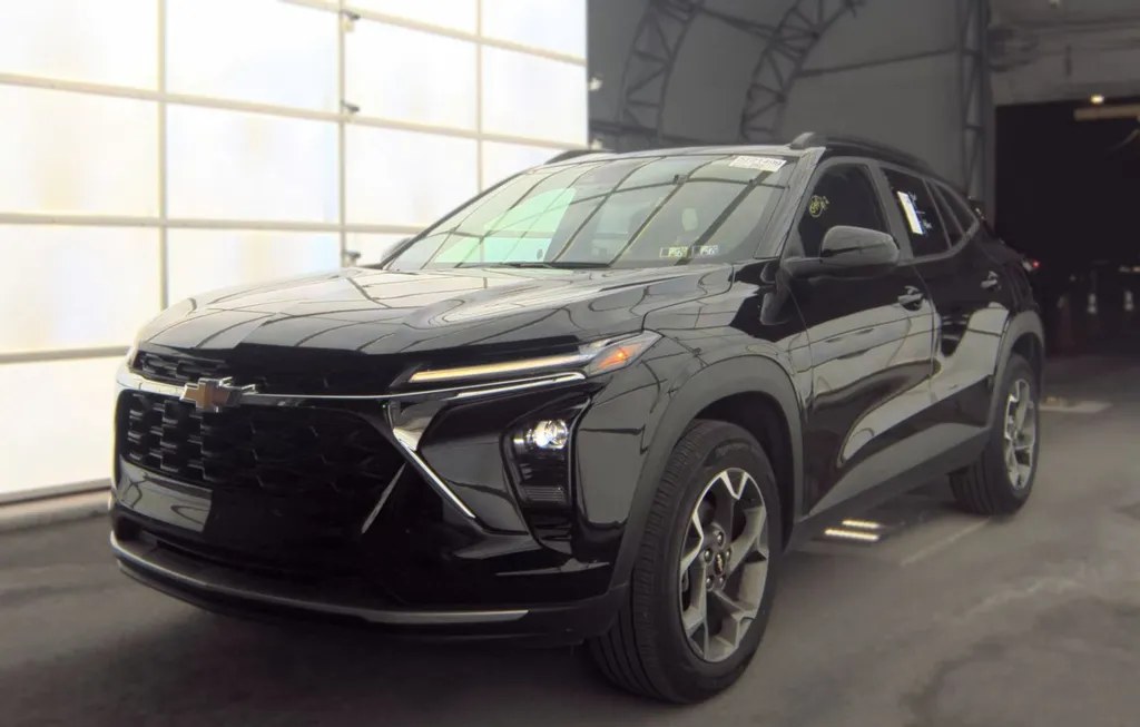 2025 CHEVROLET TRAX LT - 1