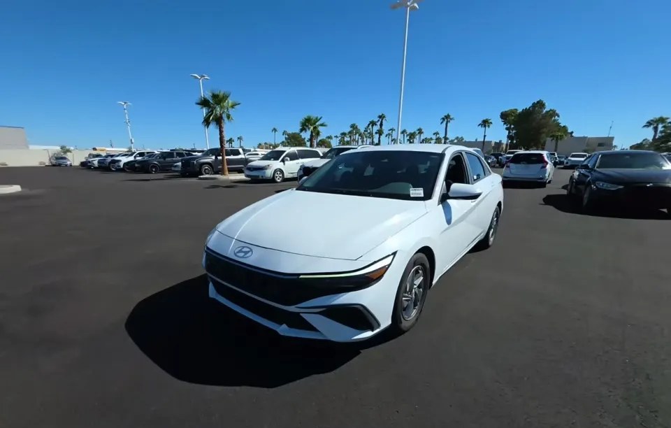 2024 HYUNDAI ELANTRA SE - 1