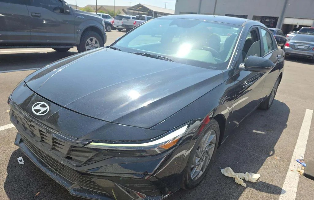 2024 HYUNDAI ELANTRA SEL - 1