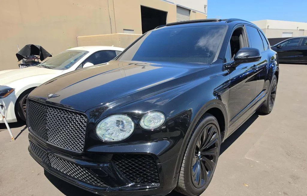 2021 BENTLEY BENTAYGA V8 - 1