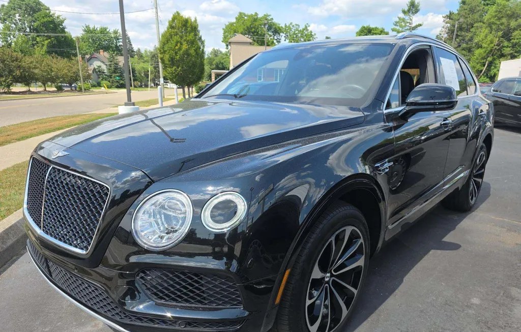 2019 BENTLEY BENTAYGA V8 - 1