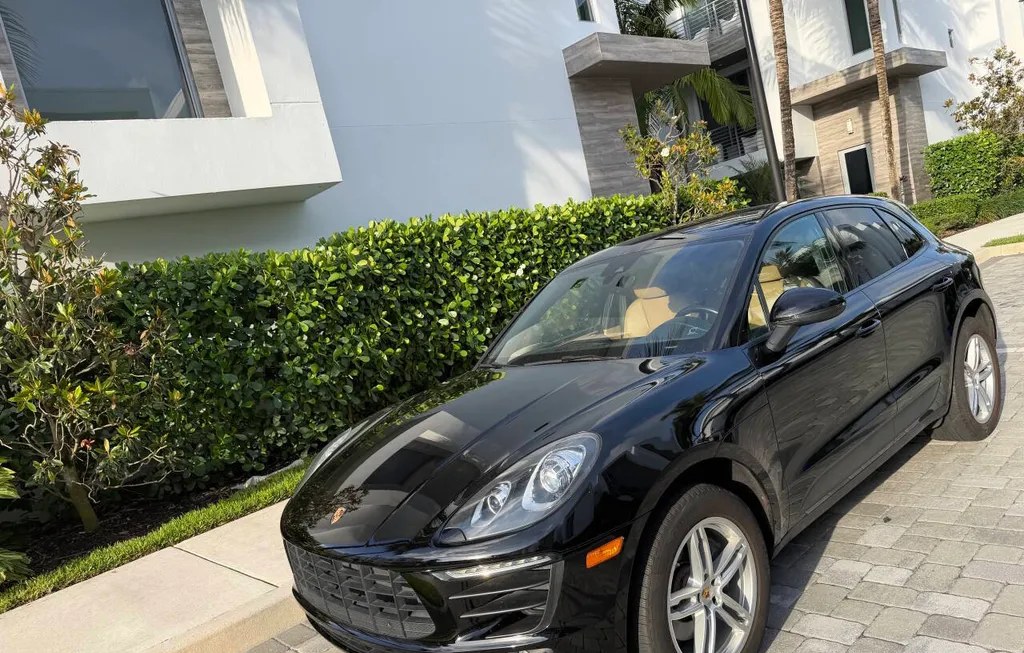 2017 PORSCHE MACAN - 1