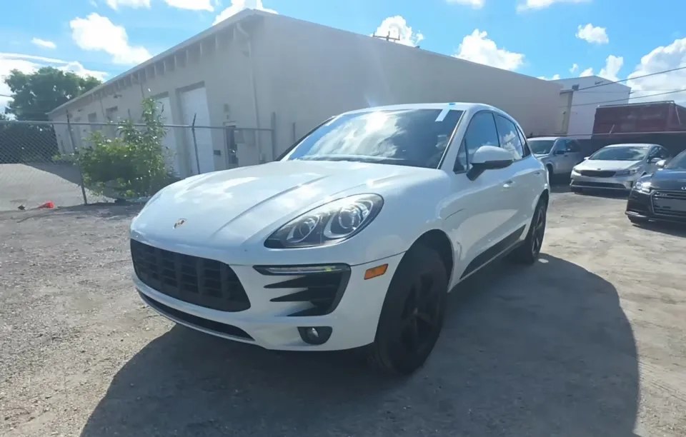2018 PORSCHE MACAN - 1